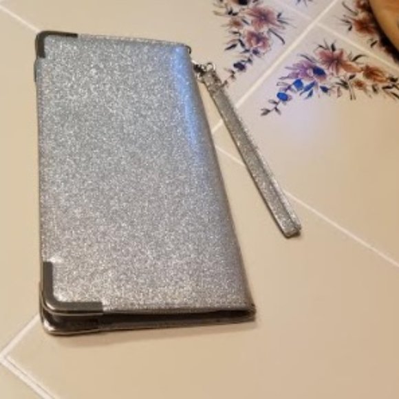 Metallic Silver Wallet - Picture 3 of 7
